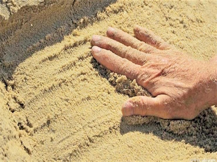 مسح الوجه واليدين .. علي جمعة: 6 أركان للتيمم