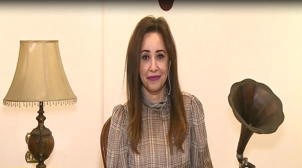 خبيرة الاتيكيت