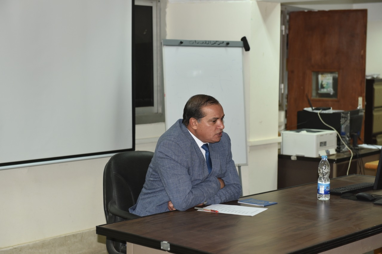 الدكتور أحمد عزيز عبد المنعم رئيس جامعة سوهاج