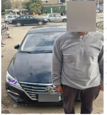 لص سرق حقيبة من سيارة بالمقطم