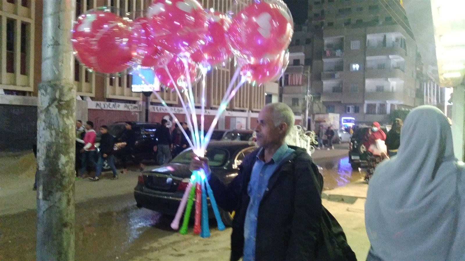 بائع البالونات
