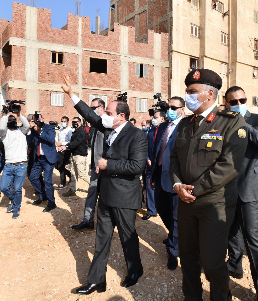 جانب من زيارة الرئيس السيسي لعزبة الهجانة