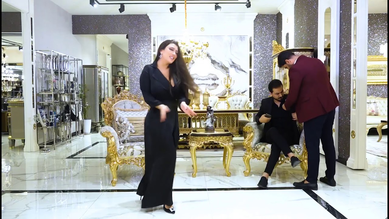نزار الفارس والراقصة اليسار 