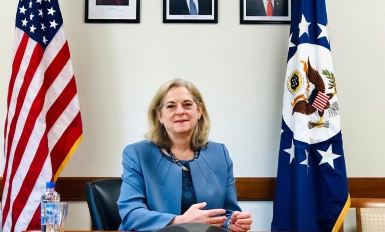السفيرة الأمريكية لدى الكويت إلينا رومانوسكي