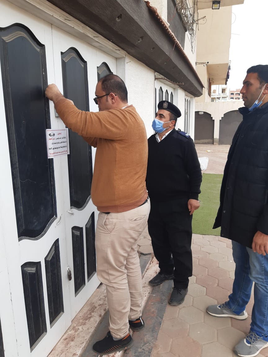 غلق المحال المخالفة  بمدينة دمياط الجديدة