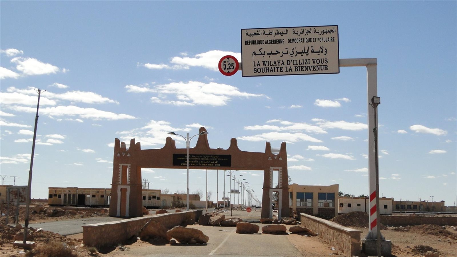 معبر الدبداب الحدودي