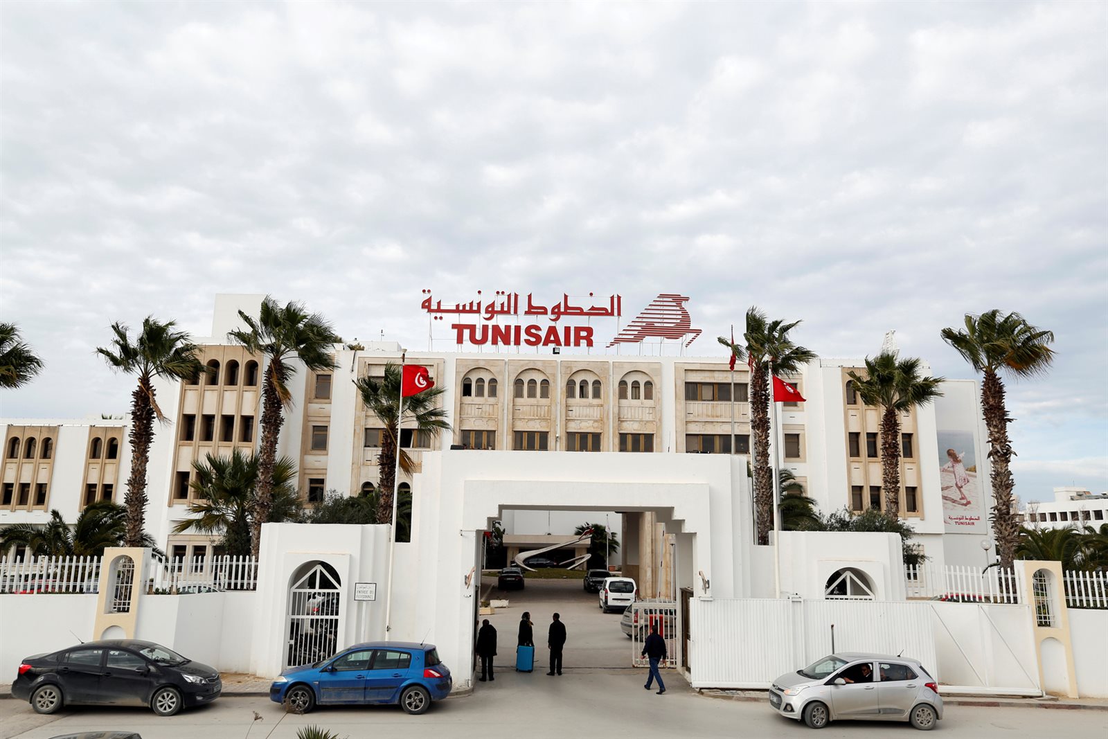 وزارة النقل التونسية تتدخل لحل أزمة الخطوط الجوية