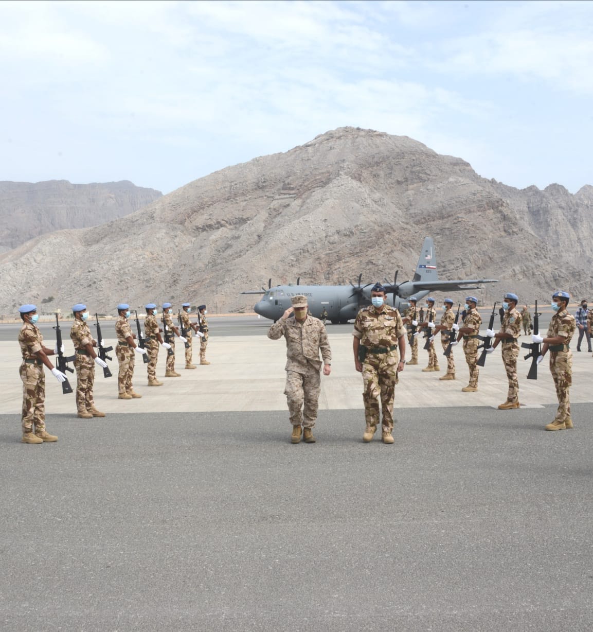 جانب من الزيارة لاحدي القواعد  العسكرية 