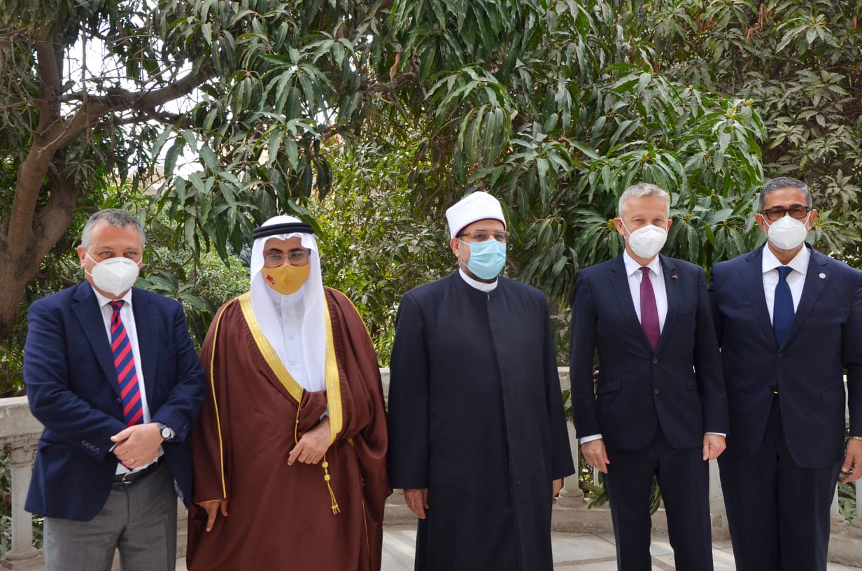 وزير الأوقاف يستقبل رئيس البرلمان العربي ووفدًا رفيع المستوى