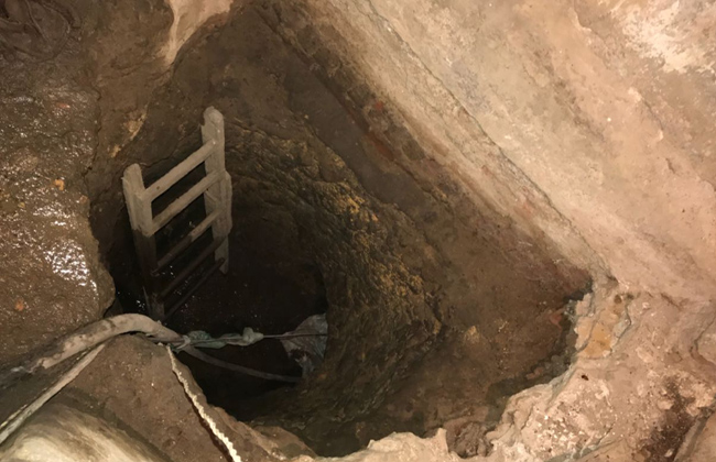بغياب مالك المنزل.. ضبط 8 عمال أثناء تنقيبهم عن الأثار