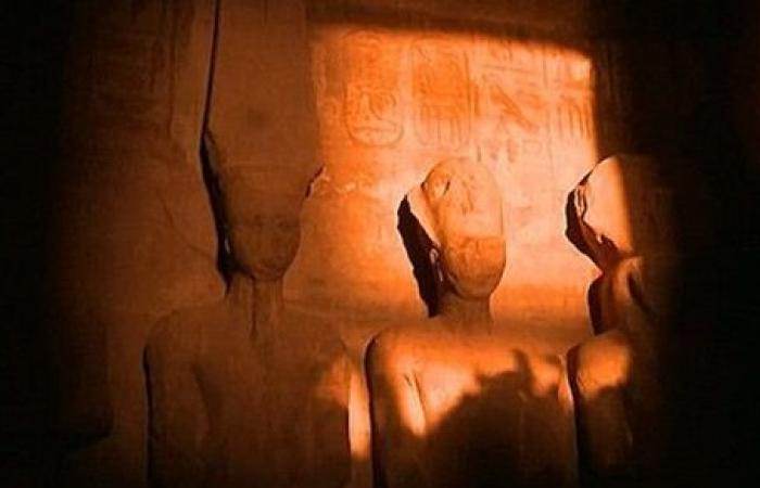 تعامد الشمس على وجه الملك رمسيس بأبو سمبل