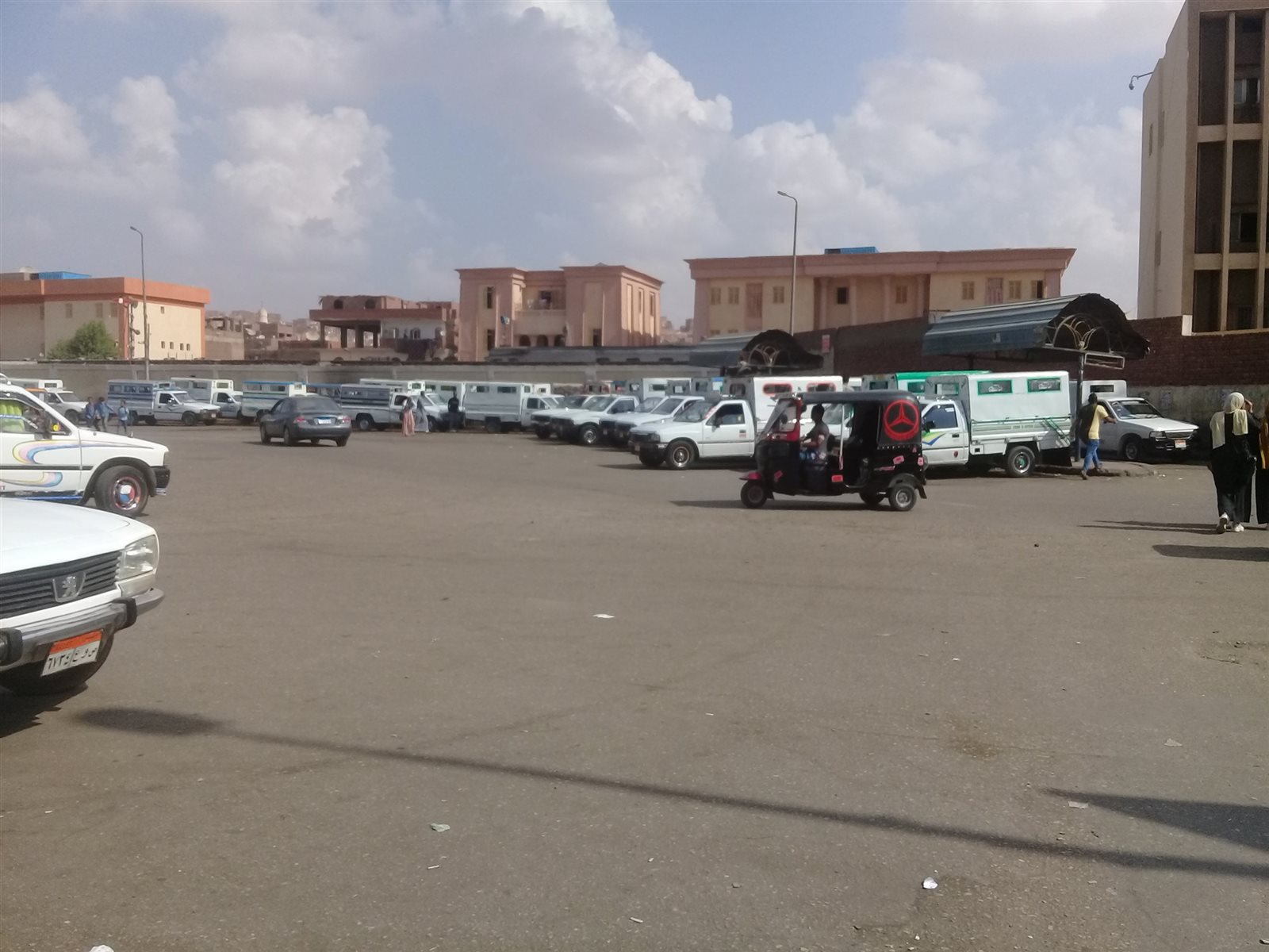 موقف سيارات
