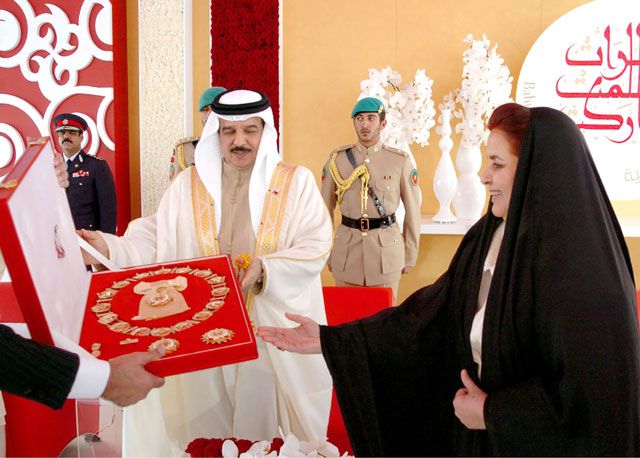 ملك البحرين والسيدة قرينته