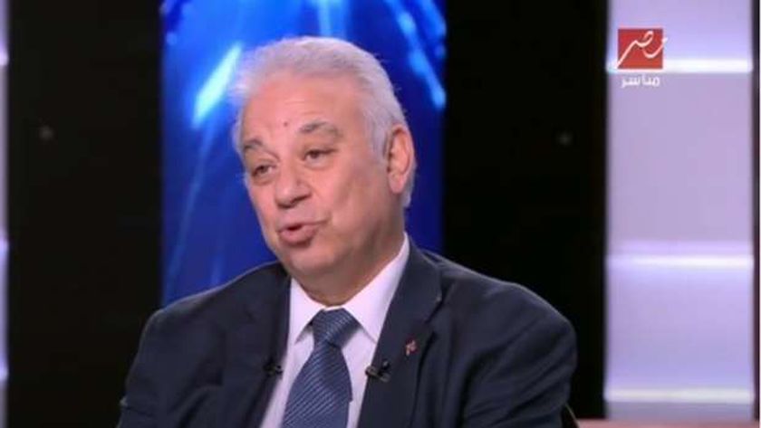  الدكتور عادل خطاب، عضو اللجنة العليا للفيروسات