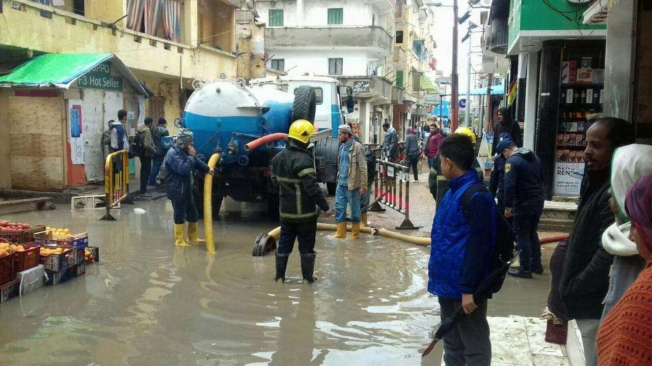 مياه البحيره 