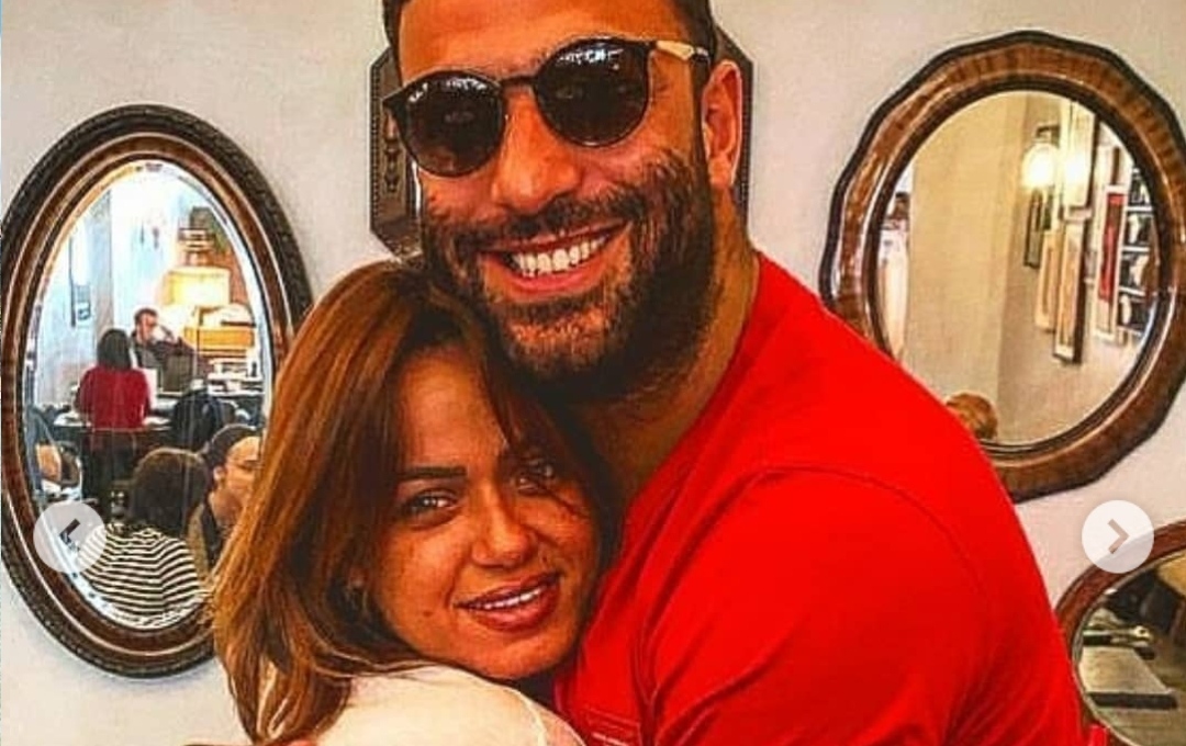 ميدو وزوجته