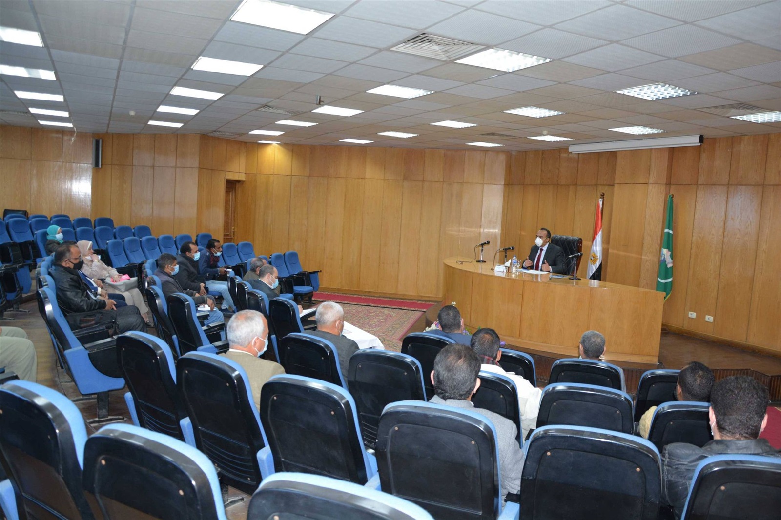  اللواء اسامة القاضي محافظ المنيا خلال اللقاء 