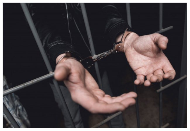 تجاهلت اتصالاته.. متهور ينهي حياة عشيقته وصديقتها