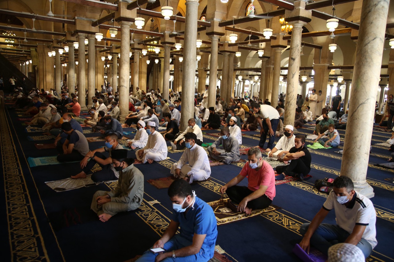 هل النوم أثناء خطبة الجمعة ينقص أجر الصلاة أو يفسدها