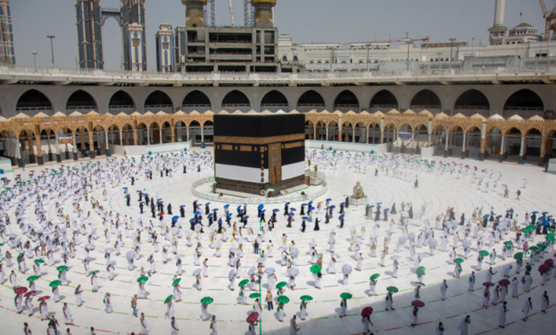 جدول أئمة الصلوات المفروضة في المسجد الحرام اليوم الجمعة