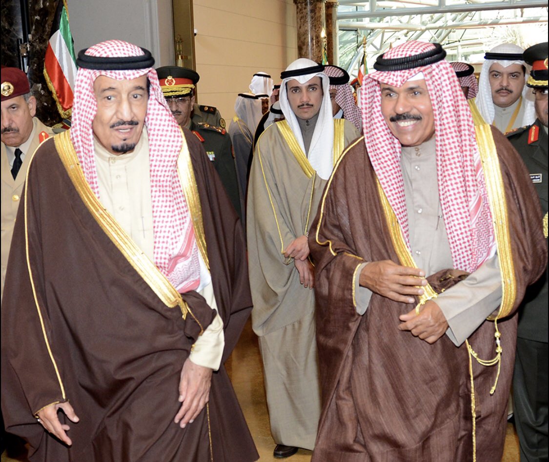 أمير الكويت يهنئ الملك سلمان بنجاح عملية ولي العهد السعودي