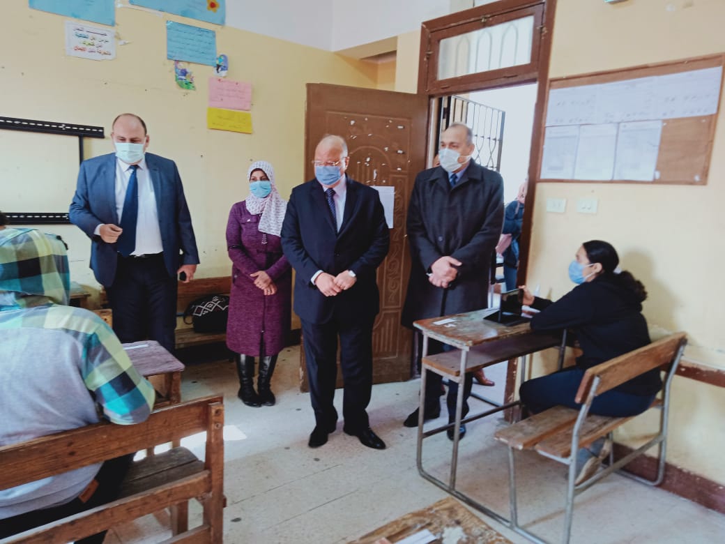 محافظ القاهرة يتفقد اللجان 