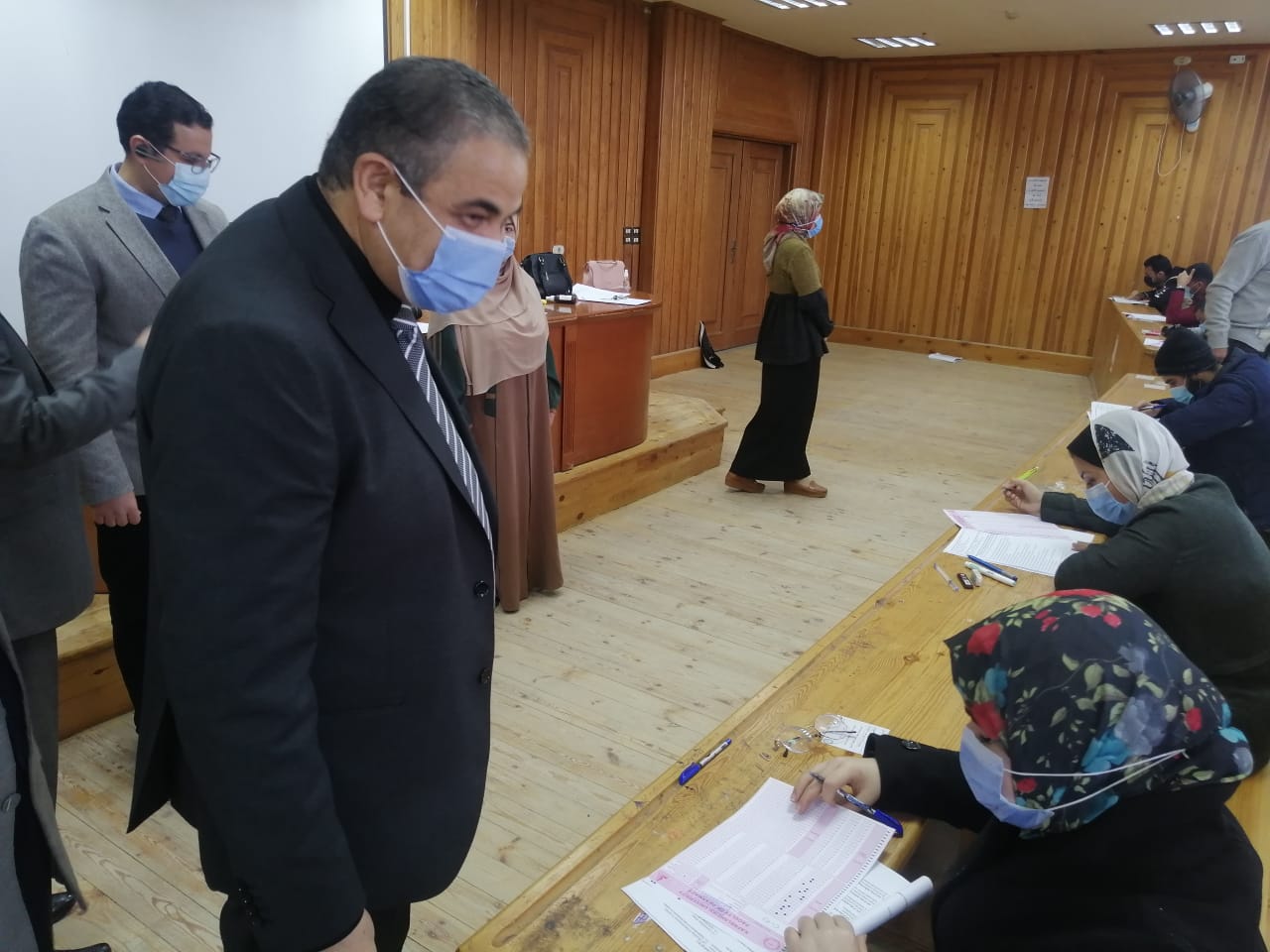 رئيس جامعة كفر الشيخ يتفقد لجان الامتحانات