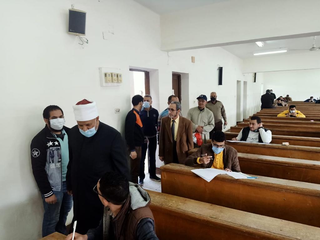 نائب رئيس جامعة الأزهر للوجه البحري يتفقد سير امتحانات