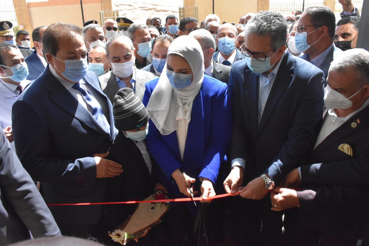وزراء الحكومة والنائب محمد أبو العينيين 