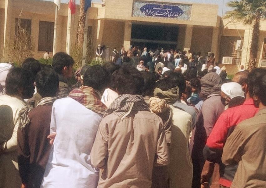 وفد برلماني إيراني يتوجه إلى بلوشستان وإقالة مسؤول بالإقليم