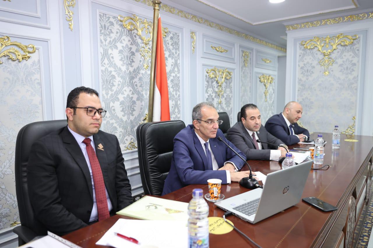وزير الاتصالات وتكنولوجيا المعلومات