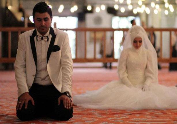 حكم إمامة المرأة زوجها في الصلاة داخل البيت