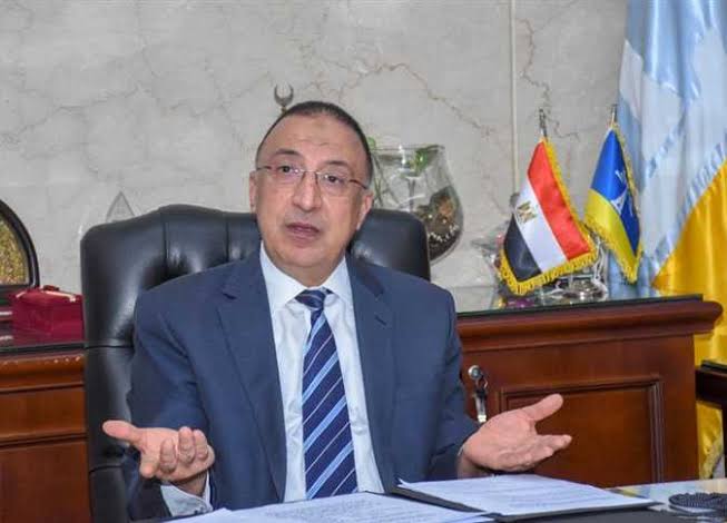 محافظ الإسكندرية يتابع تلقي المواطنين لقاح كورونا