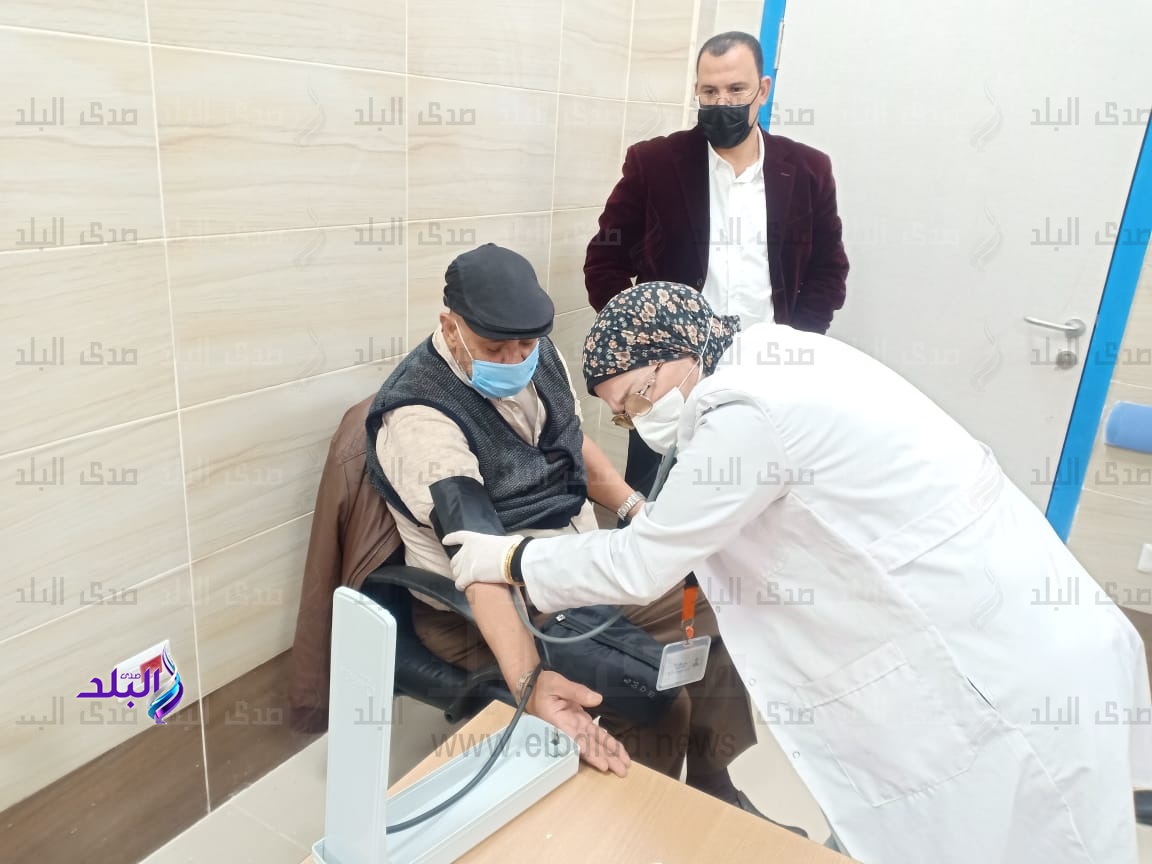 تلقي اول جرعات لقاح كورونا لكبار السن في السويس
