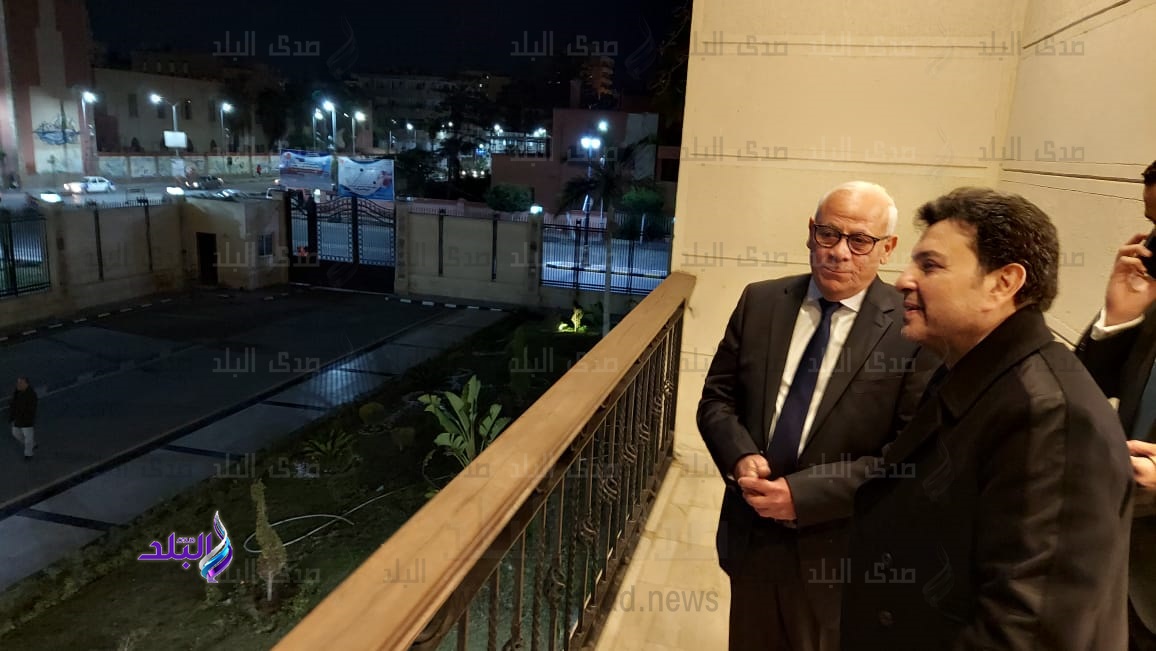 محافظ بورسعيد يستقبل الفنان هاني شاكر 