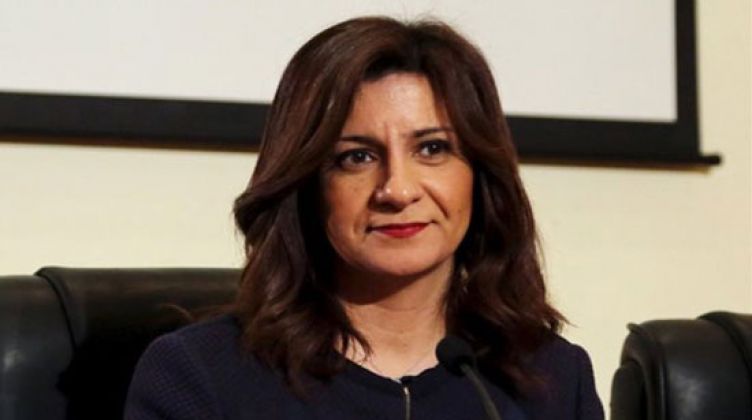 وزيرة الهجرة 