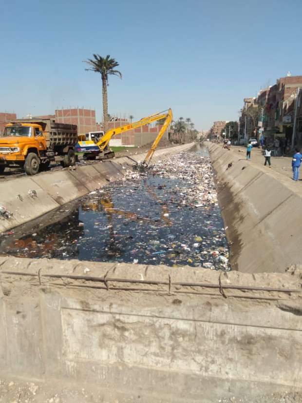 القصة الكاملة لتلوث ترعة العزيزية بالبدرشين بعد تبطينها