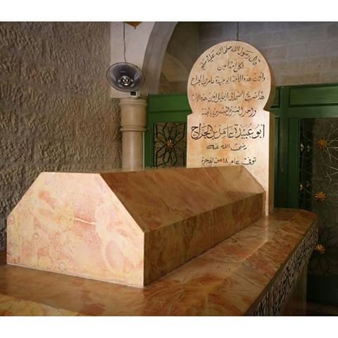 حكم زيارة قبور أولياء الله الصالحين.. الإفتاء تجيب
