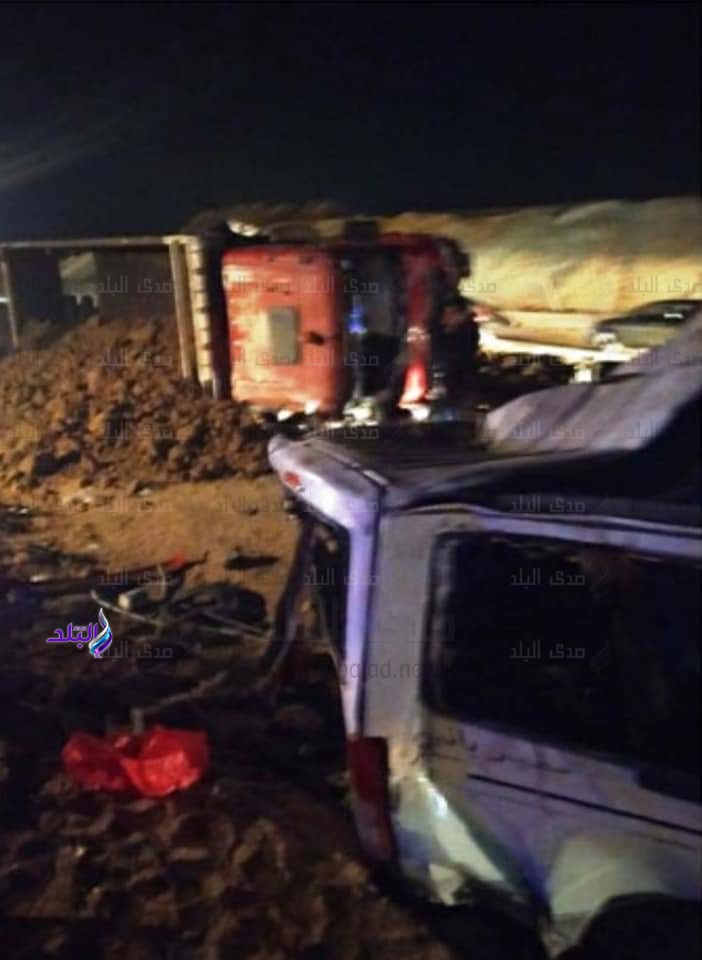 ضحايا تصادم سيارة نقل بميكروباص