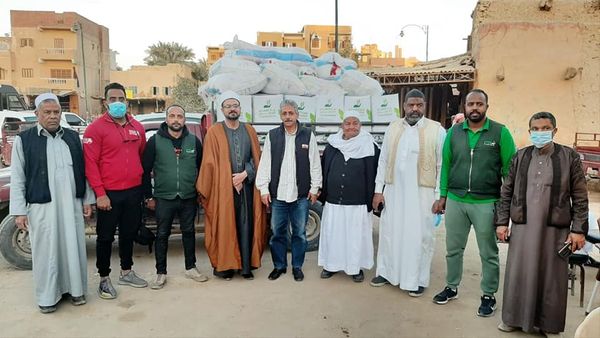 توزيع المواد الغذائية 