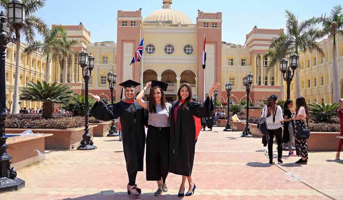 جامعة الأهرام الكندية