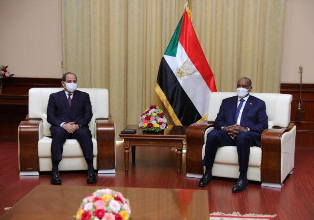 الرئيس السيسى و رئيس الوزراء السودانى الرئيس السيسى و رئيس الوزراء السودانى