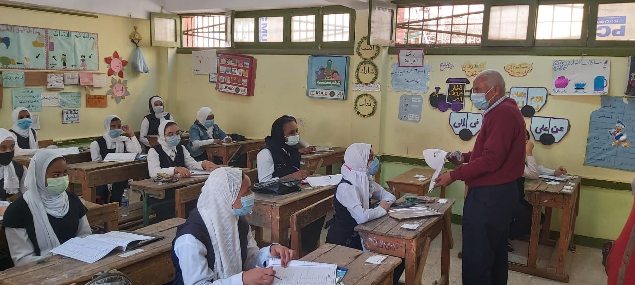 طلاب الصف الثانى الثانوى باسوان طلاب الصف الثانى الثانوى باسوان