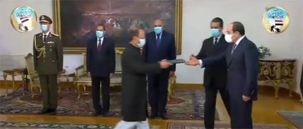 السفير الباكستاني أثناء تقديم أوراق اعتماده للرئيس السيسي