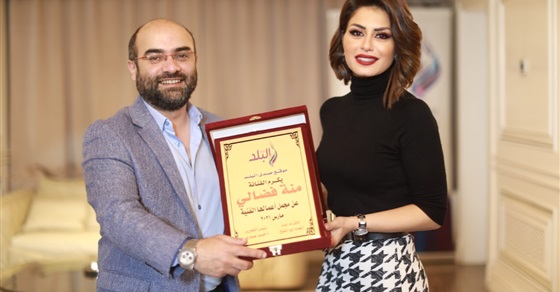 منة فضالي مع رئيس التحرير 