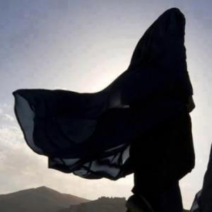 هل يجوز للمعتدة من والوفاة الخروج لقضاء حاجتها وللتنزه