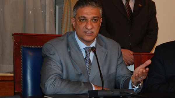 وزير التنمية المحلية الدكتور أحمد زكي بدر وزير التنمية المحلية الدكتور أحمد زكي بدر