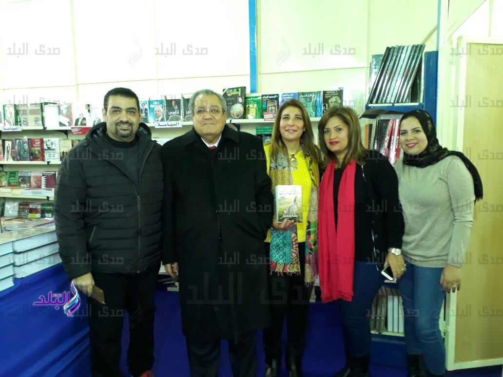 الروائية الدكتورة رشا سمير فى لقطة مع الدكتور جابر عصفور الروائية الدكتورة رشا سمير فى لقطة مع الدكتور جابر عصفور