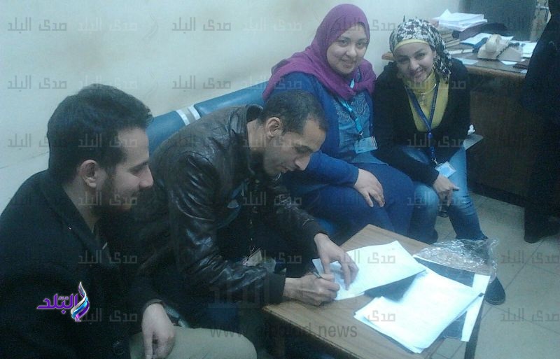 اللجنة تعاين العملات اللجنة تعاين العملات