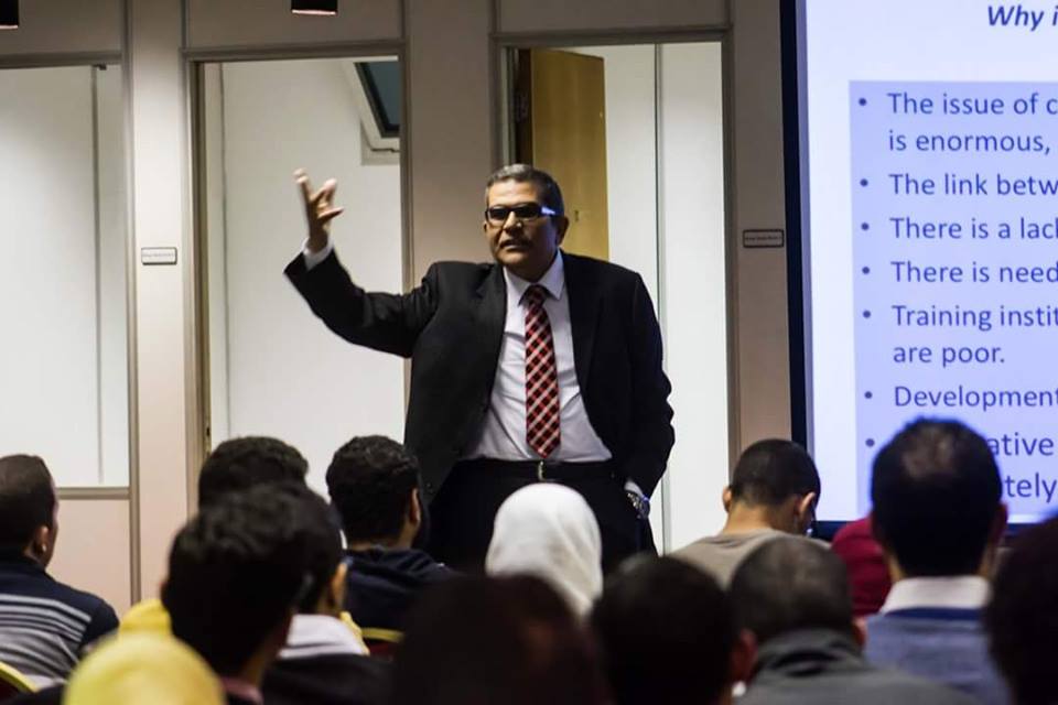 أشرف حيدر عميد كلية الطب بجامعة مصر للعلوم والتكنولوجيا أشرف حيدر عميد كلية الطب بجامعة مصر للعلوم والتكنولوجيا